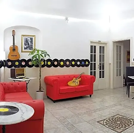 Otel Red And Blues Music -
