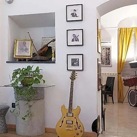 Otel Red And Blues Music - 2*