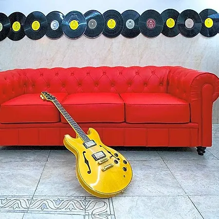 Red And Blues Music - Otel